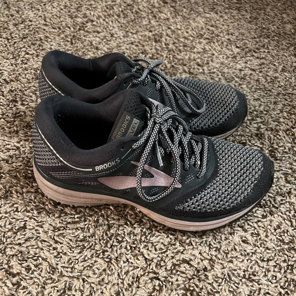 Size 6 grey with purple Brooks tennis shoes